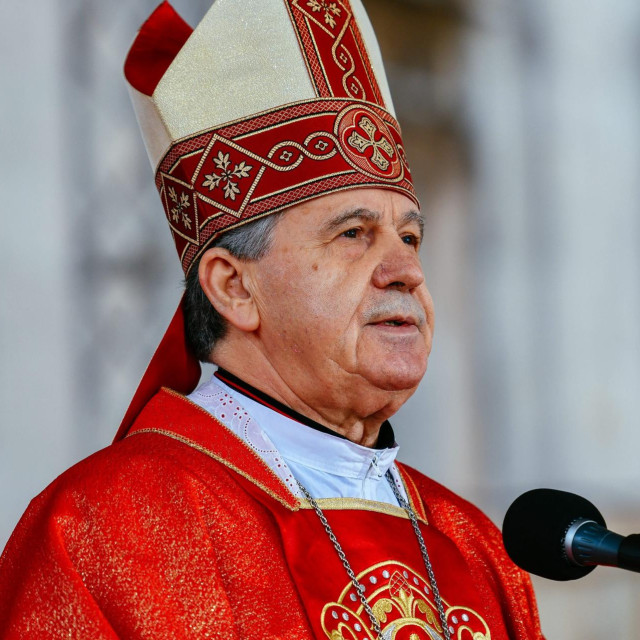 Nadbiskup Tomo Vukšić (arhivska fotografija)