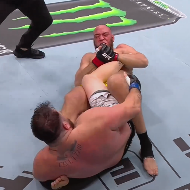 Valter Walker vs. Louie Sutherland