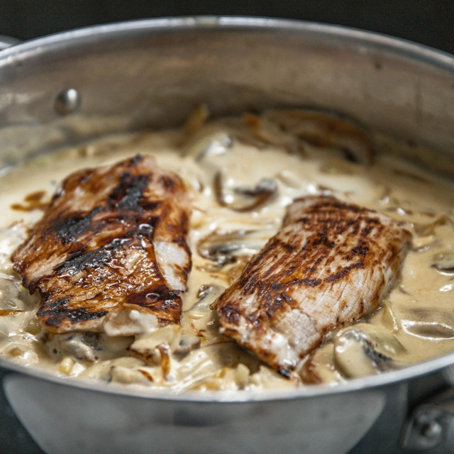 Veal cutlet with cream and mushroom sauce