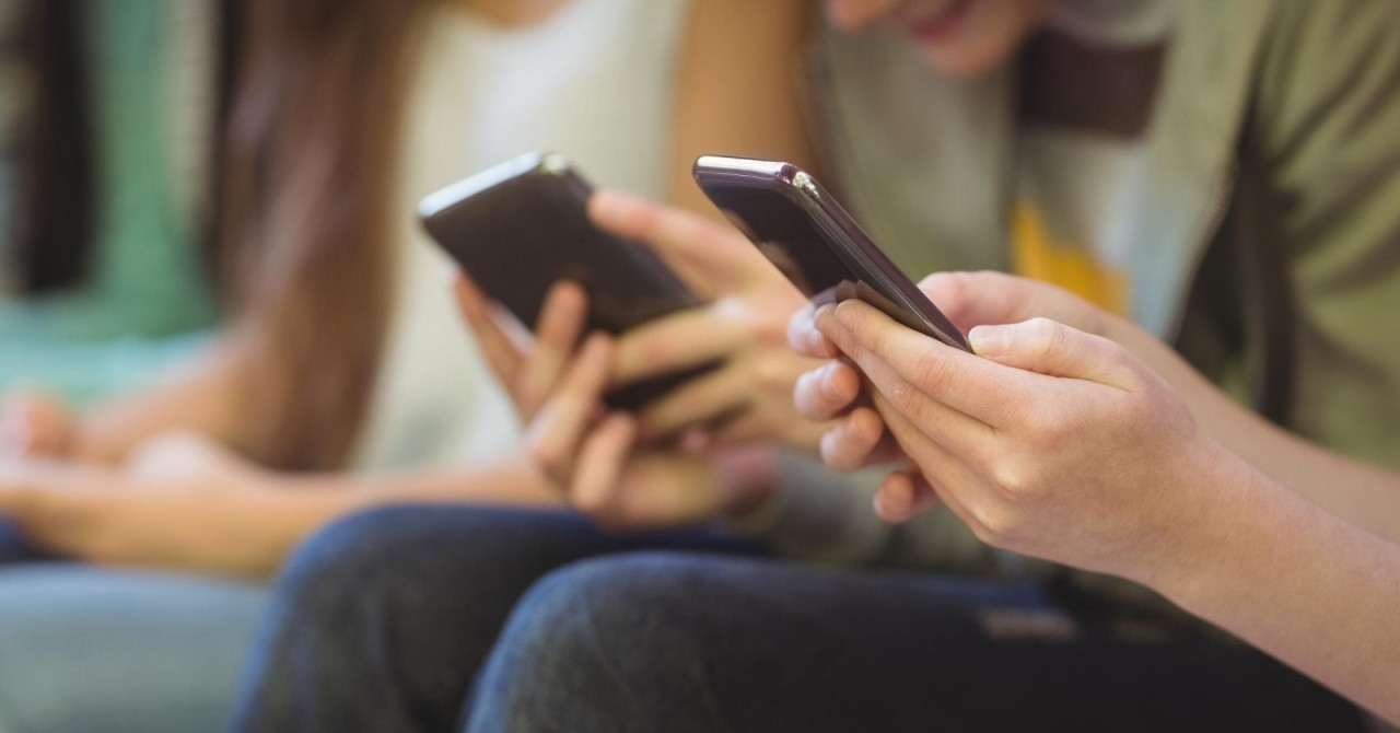 Pala je konačna odluka: Djeca u hrvatskim školama više neće smjeti koristiti mobitele ni na odmoru!