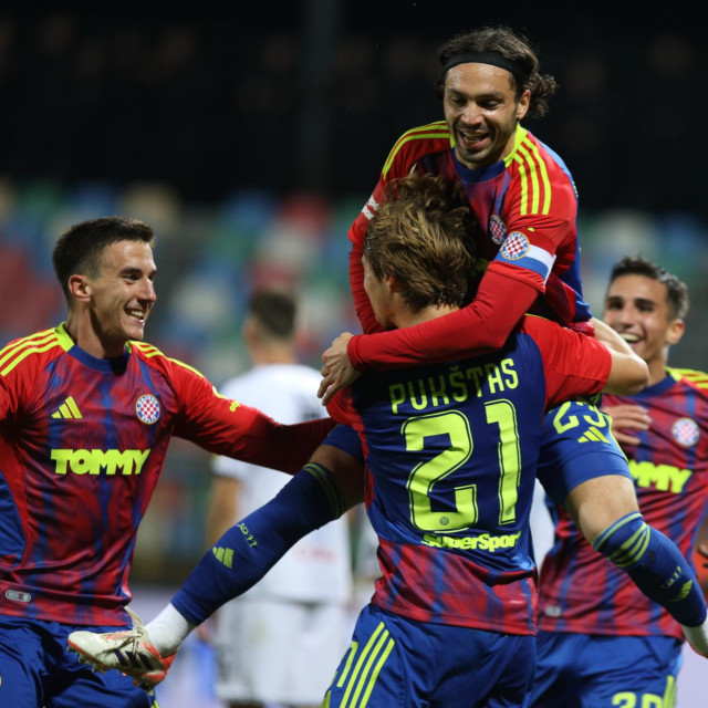 Igrači Hajduka slave pogodak protiv Gorice