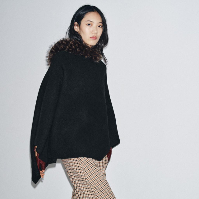 Pletena pelerina s krznom - 69,95 eura