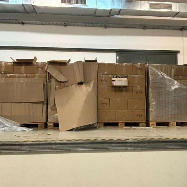 Velika zapljena parfema na Bajakovu