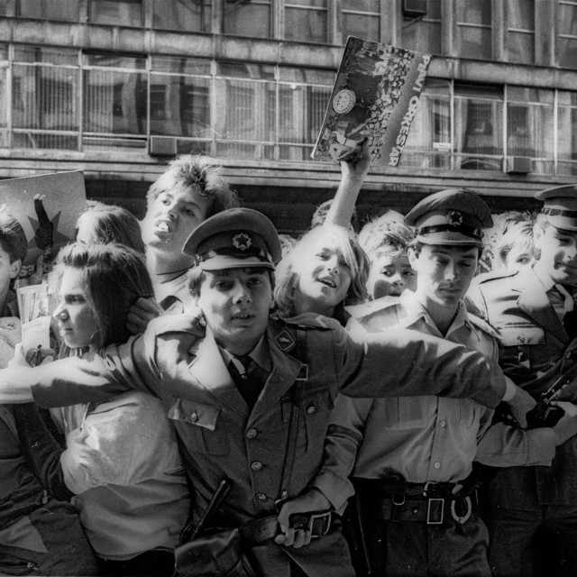 Članove benda čuvali su kordoni policije