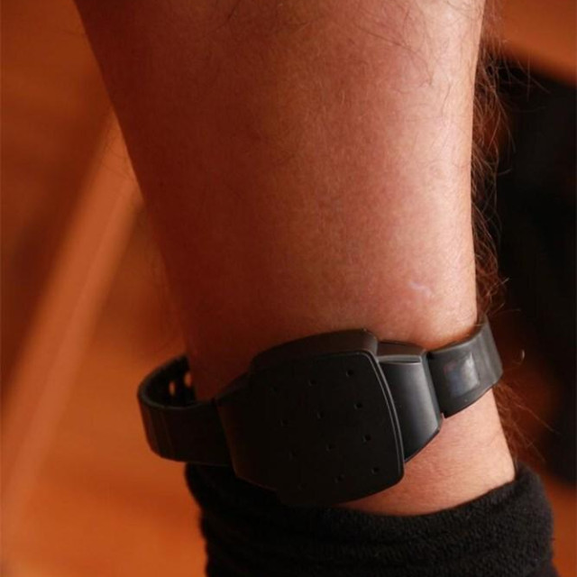 Nanogica za elektronički nadzor u kućnom pritvoru (ilustracija)