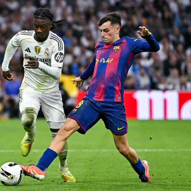 Eduardo Camavinga i Pedri (desno)