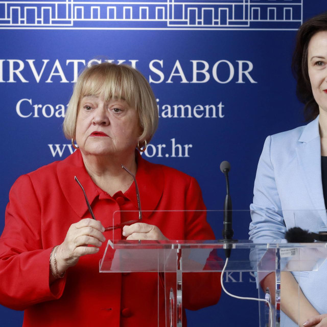 Anka Mrak Taritaš i Dalija Orešković