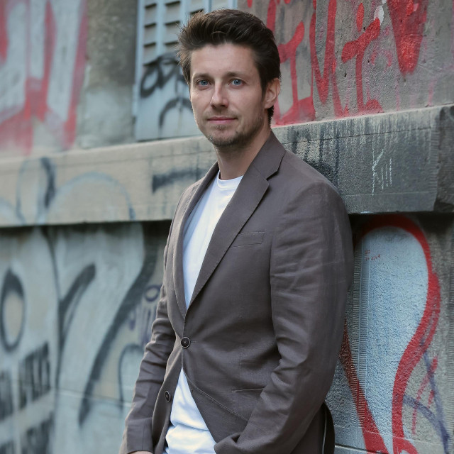 Goran se odselio mlad u Ameriku ali se ipak odlučio vratiti u Srbiji i od tada nije prestao snimati