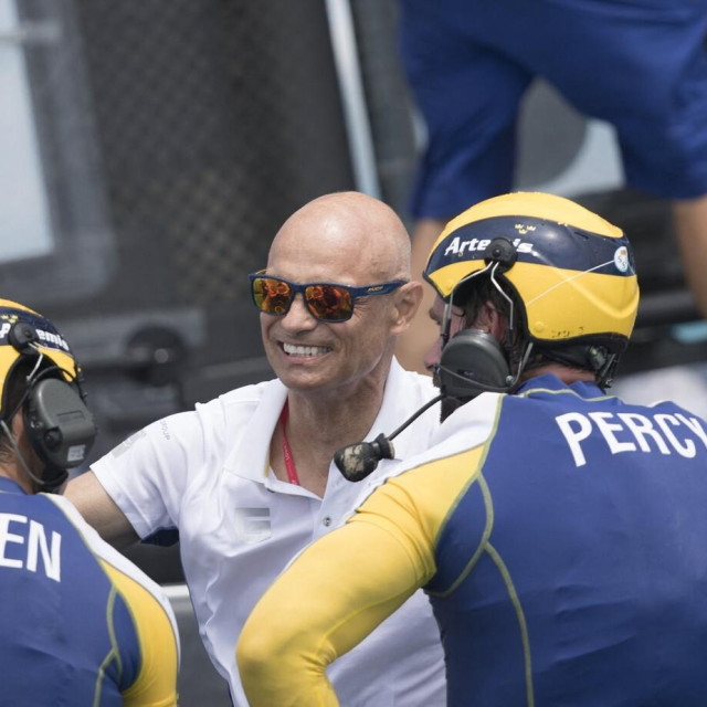 Torbjörn Törnqvist proslavlja pobjedu na natjecanju u jedrenju