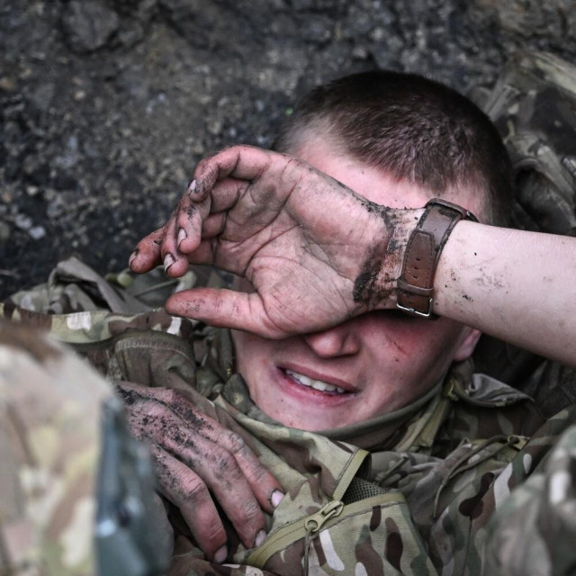 Ranjeni ukrajinski vojnik