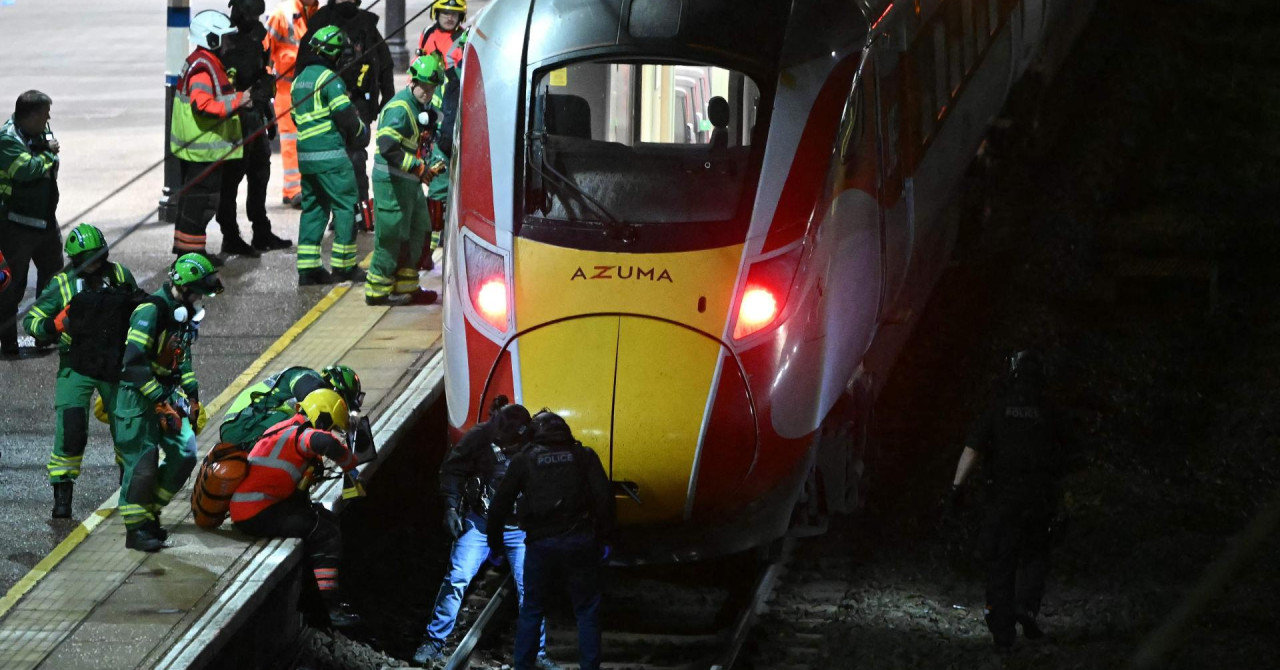 Napad u Engleskoj, ljudi izbodeni u vlaku, devetero ih se bori za život: ‘Scene su strašne‘