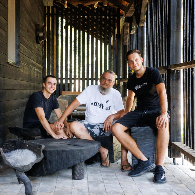 Svebor, Mario i Ivor Romulić
 