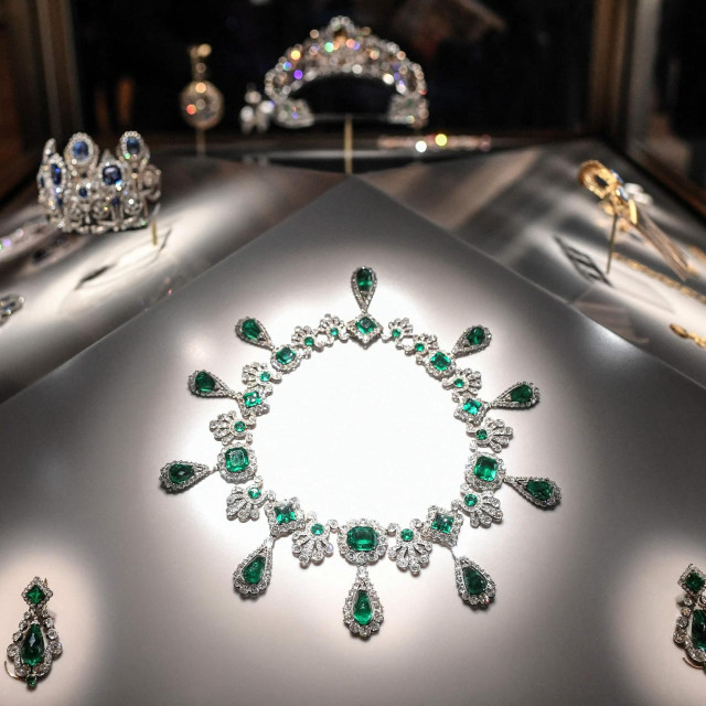 Ukradeni nakit iz Louvrea