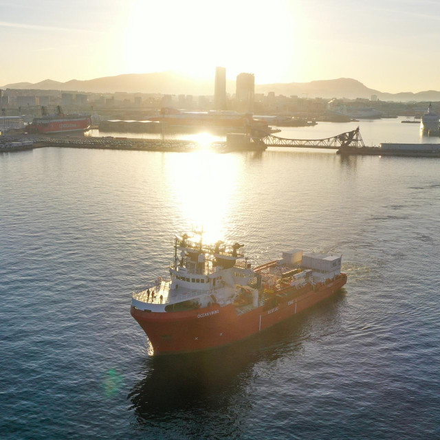 Spasilački brod Ocean Viking snimljen blizu Marseillea