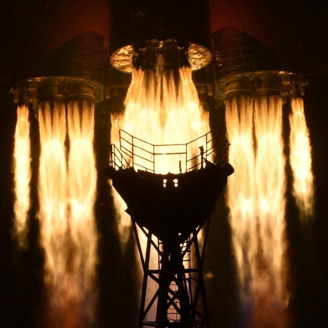 Bill Shepard, Sergej Krikaljov i Jurij Gidzenko poletjeli su prema ISS-u letjelicom Sojuz (na slici lansiranje novog Sojuza MS-24 iz 2023.)