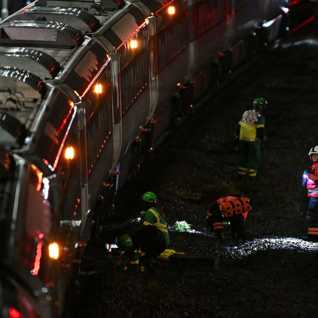 Policijski očevid nakon napada nožem u vlaku u Cambridgeshireu