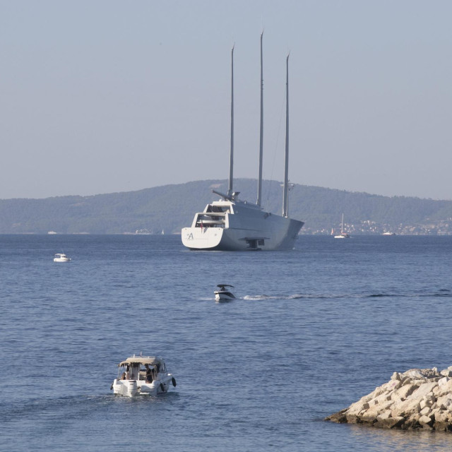 Pogled na Brački kanal