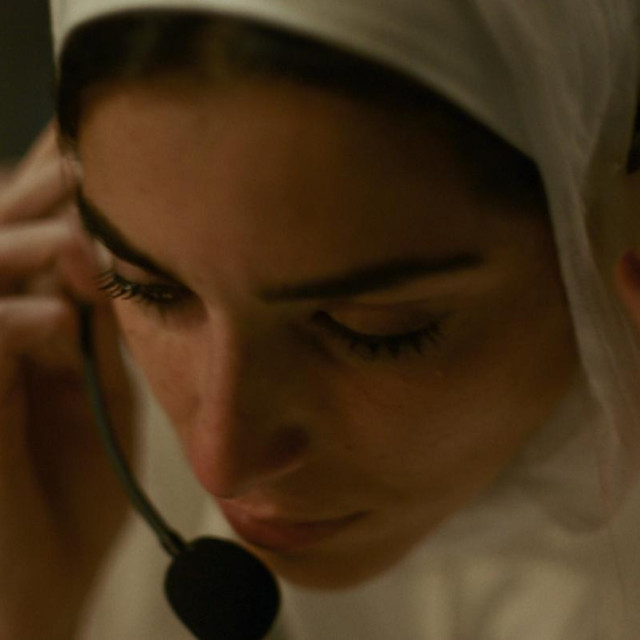 ‘Glas Hind Rajab‘ podsjeća nas na ono na što nas je davno (neslavno) podsjetio slučaj Vladimira Matijanića. Da državu ili ne-državu prepoznajemo po tome ima li na drugoj strani netko tko nam služi. I tko će, kad nam ustreba, podići telefonsku slušalicu