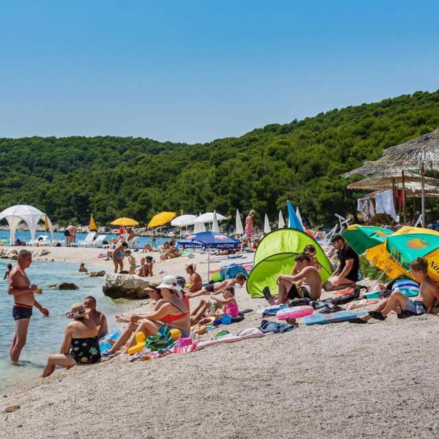 Plaža ispod Hotela Medena u Segetu Donjem/Ilustrativna fotografija