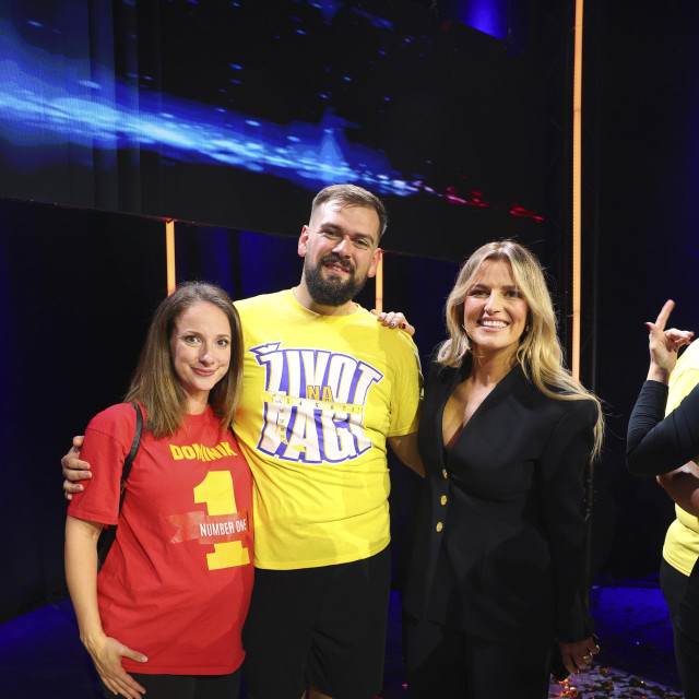 Presretni Dominik sa suprugom Helenom s kojom uskoro očekuje  dolazak petog djeteta i Antonija Blaće