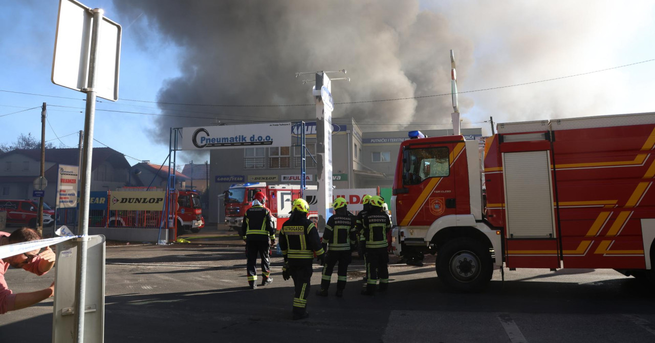 Požar u Svetoj Nedelji lokaliziran i pod nadzorom, na požarištu i dalje 10 vatrogasaca