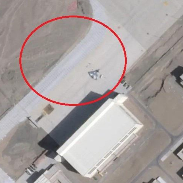 Kineski borbeni zrakoplov šeste generacije J-36 uhvaćen na satelitskoj snimci 