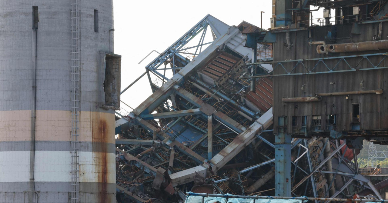 Urušila se masivna čelična konstrukcija u elektrani u Ulsanu, sedam osoba ostalo je zarobljeno