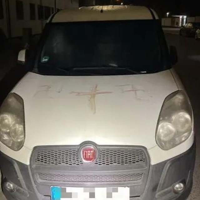 Automobil išaran krvlju