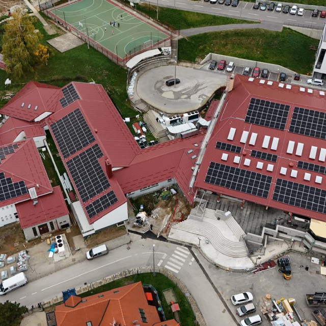 Srednja i osnovna škola sa sportskom dvoranom u Svetom Ivanu Zelini