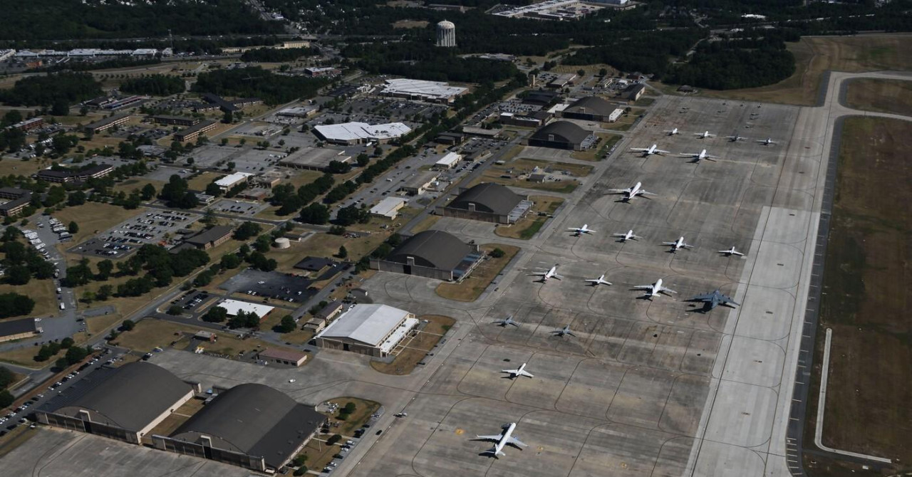 Službenici u američkoj vojnoj bazi otvorili paket s bijelim prahom, odmah im je pozlilo. Oko zgrade je dignut kordon