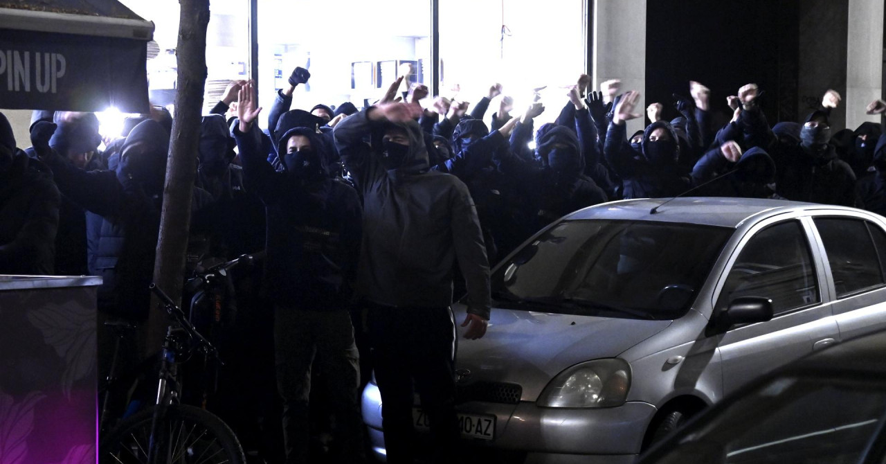 Interventna policija spriječila napad u centru grada! Na Dane srpske kulture stiglo 50-ak maskiranih muškaraca