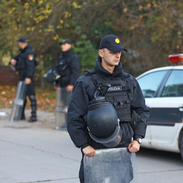 Policija osigurava prostor oko dvorane Zetra