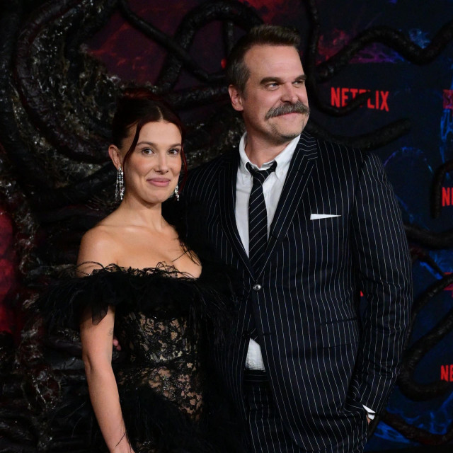 Millie Bobby Brown i David Harbour