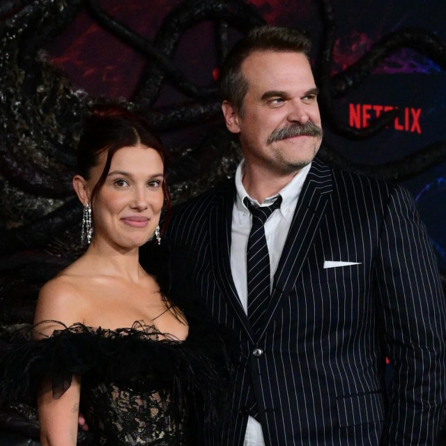 Millie Bobby Brown i David Harbour