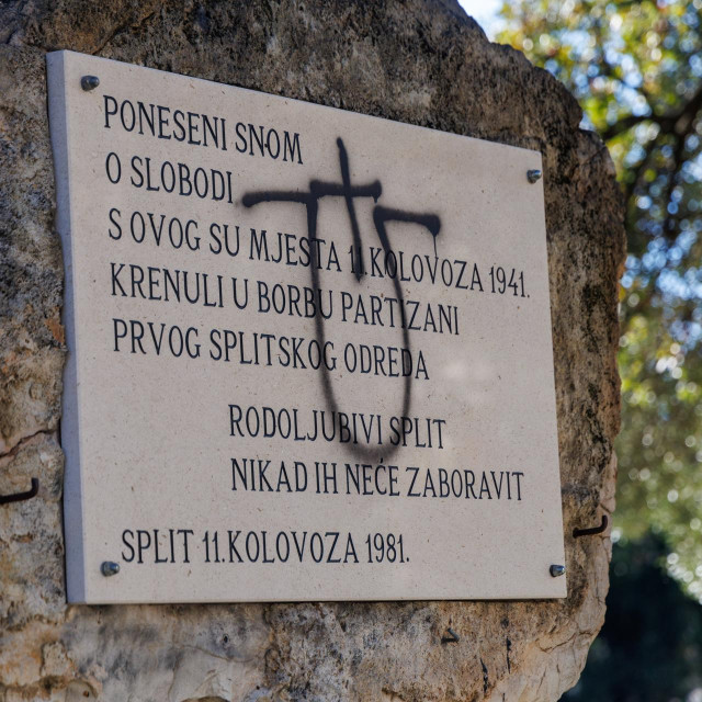 Išaran spomenik Prvom splitskom odredu na Plokitama
 
