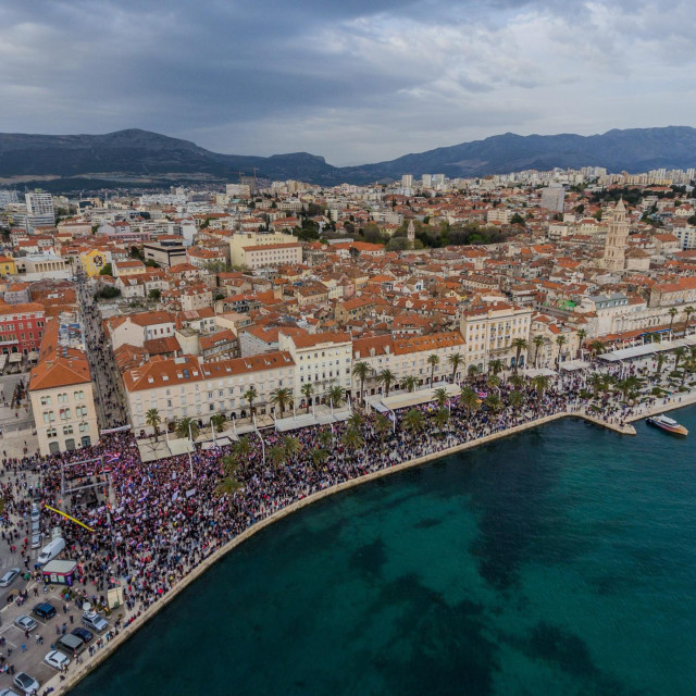 Pogled na splitsku Rivu