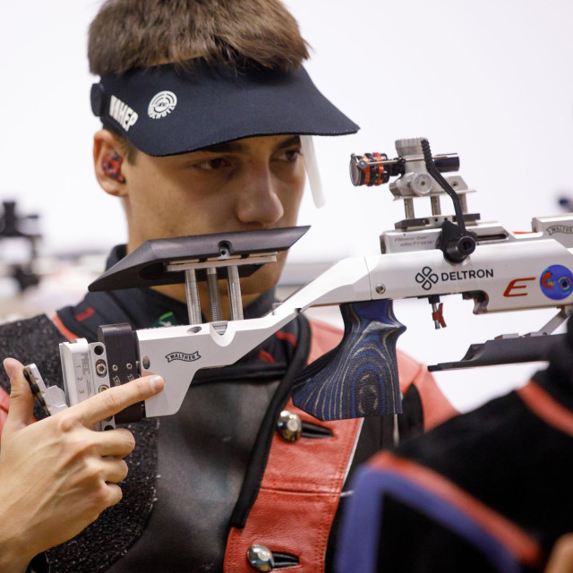 Prva CRO zračna puška u Kairu - Josip Sikavica