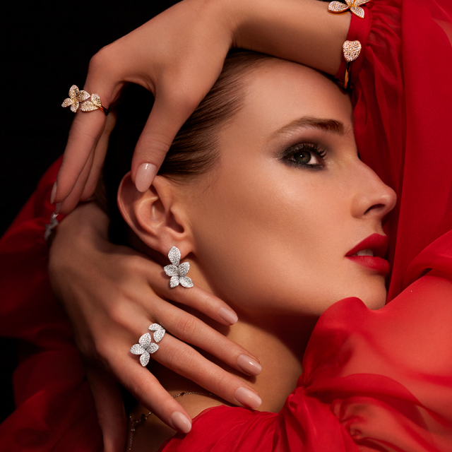 Svaki komad nakita ručno je izrađen u radionici u Valenzi, s naglaskom na detalje i kvalitetu