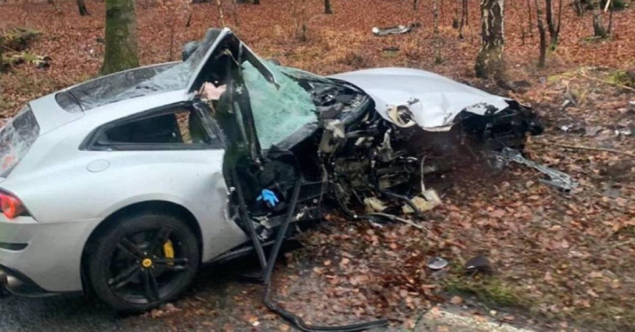 Mladom košarkašu bore se za život, vatrogasci rezali auto da ga izvuku, od Ferrarija nije ostalo skoro ništa