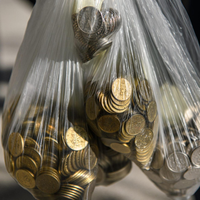 Gotov novac kune može se zamijeniti neposredno u HNB-u na adresi Nikole Jurišića 17, Zagreb