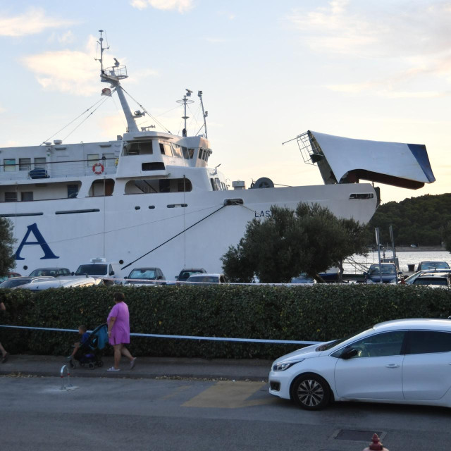 Rampa trajekta Lastovo priklještila je mornare, trojica su poginula