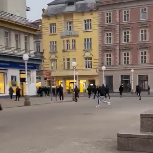 Masovna tučnjava na Trgu bana Jelačića