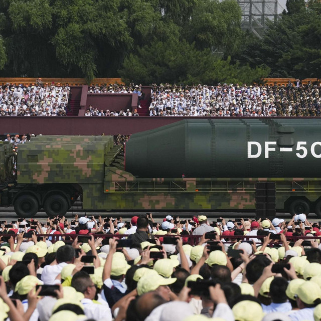 Kineski nuklearni projektili tijekom vojne parade u Pekingu