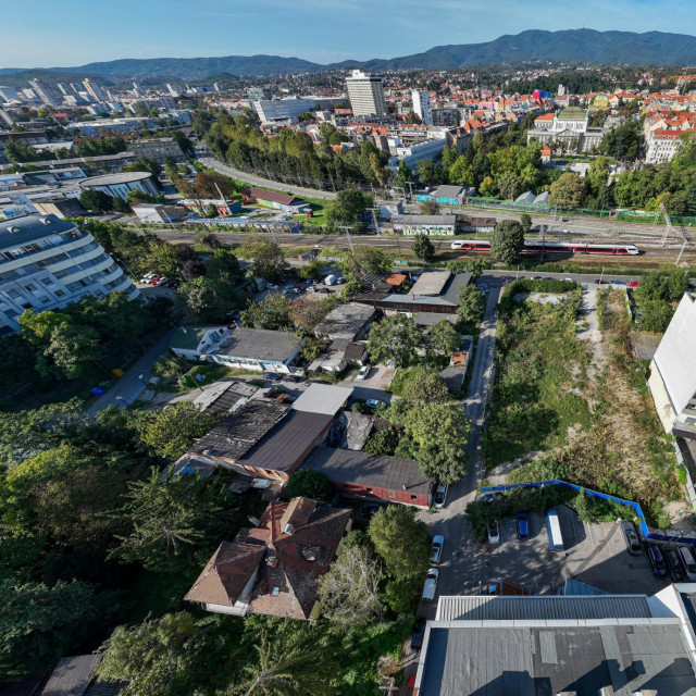Lokacija buduće veće zgrade (u sredini lijevo)