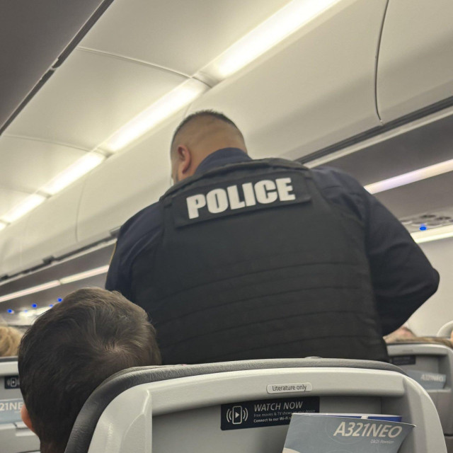 Izbacivanje putnice iz zrakoplova