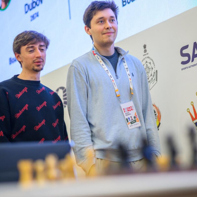 Rusi Dubov i Esipenko pod zastavom FIDE guraju dalje