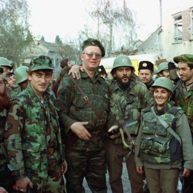 Skupina vojnika JNA odnosno srpskih dobrovaljaca iz Vukovara