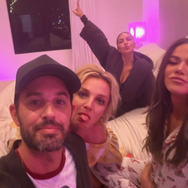 Britney Spears s Khloe i Kim Kardashian te menadžerom Cade Hudsonom na prespavancu