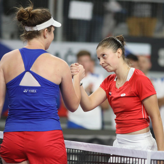 Antonia Ružić i Linda Noskova