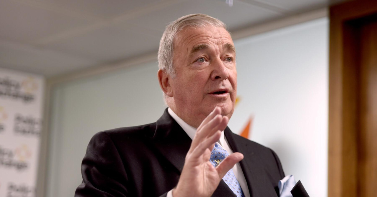 Britanski admiral Lord West opozarja, da je Združeno kraljestvo de facto v vojni z Rusijo